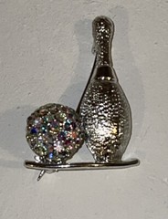 Vintage DODDS Bowling Pin Ball Aurora Borealis Rhinestone Costume Jewelry Brooch