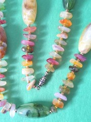 Vintage COLORFUL SWIRLED Acrylic Beaded Necklace W/Gold Tone Beads