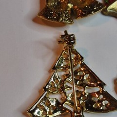 Vintage Christmas Brooches Trees / Bells / Santa / Poinsettia pins lot Of 6