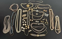 Huge-estate-jewelry-Lot-Faux Pearl- Costume Jewelry Lot A 38 Pieces
