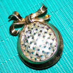 CROWN TRIFARI signed FUR CLIP pin all channel set stones-OMG!!