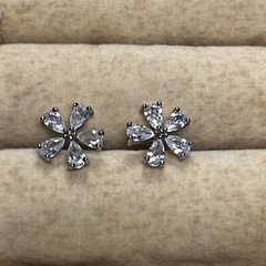 Vintage Crystal Flower Earrings 5 Petal Flower Stud Silver tone 1/2 In Wide