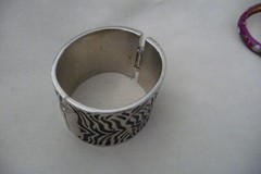 ZEBRA STRIPES SILVER & BLACK TONE HINGED BANGLE #195A BRACELET MAGNET CLASP