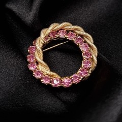 Vintage 1960s-1980s Gold-Tone Rhinestone Circle Pink Brooch