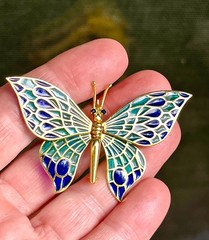 Vintage 18K Gold PLIQUE A JOUR Articulated BUTTERFLY Brooch Moveable Signed MINT