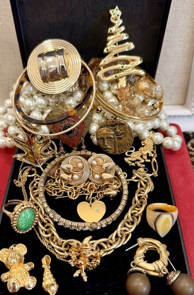 Vintage Estate Costume Jewelry Lot ! TRIFARI , SARAH COV and more!
