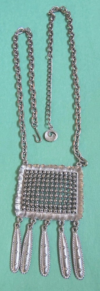 Vintage LISNER Signed Pendant & Necklace in Silver Tone