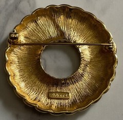 Vintage Monet Gold Tone Round Wreath Brooch Pin Jewelry JMS-19
