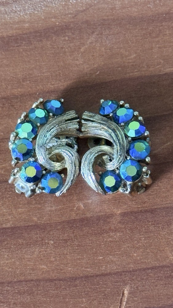 Vintage LISNER AB Rhinestone Clip On Earrings Blue Aurora Borealis 1”