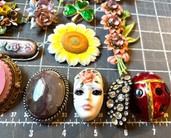Vintage to Mod flower brooch LOT~17 Pieces~Huge Lady Bug~Porcelain~Spring💐