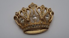 KJL Kenneth Jay Lane Avon Crown Gold Tone Clear Rhinestone Brooch Pin 4.5cm BB12