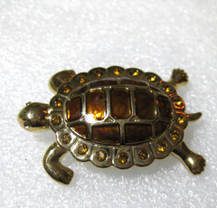 Lauren Conrad Signed Vintage Turtle Pin Gold Tone Honey Colored Enamel brooch