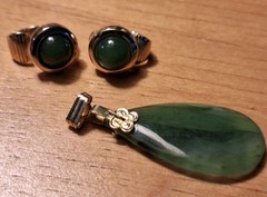Vintage AVON Faux Costume Jewelry Jade Clip Earrings & Pendant Set Original Box