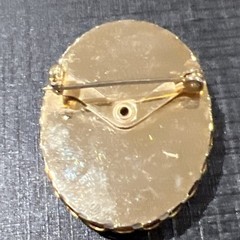 Vintage Cameo Brooch 1.5 In