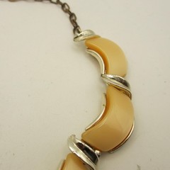Vintage Thermoset Necklace Lucite Crescent Peach Gold Tone Choker Collar 15 Inch