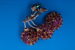 Vintage Cherry Cluster Brooch Gold Tone Approx 2.5″ L Rhinestone Red Purple