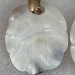 VTG Mother Of Pearl Carved Petal White Tan Omega Stud Dangle Earrings NEW
