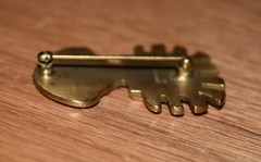 Metropolitan Museum of Art Brooch Pin Aztec Warrior Mask Tolima Face Gold Tone