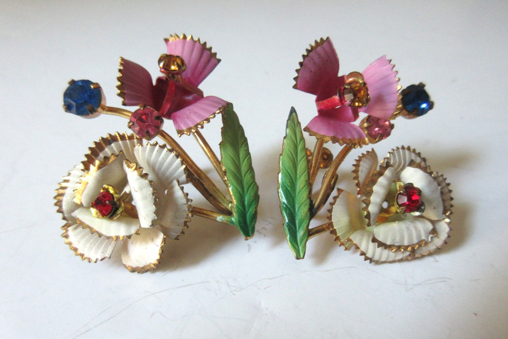 Vintage – 1940’s – AUSTRIA Enamel & Rhinstone Flower Earrings ~ Garden Party