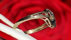10k y/gold size 7 ring 0.18ct natural treated sapphire diamond heart 1.95g N2536