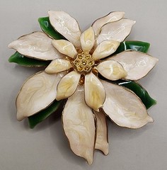 Vintage White Enamel Poinsettia Christmas Brooch Pin Gold Tone Rhinestone 3D