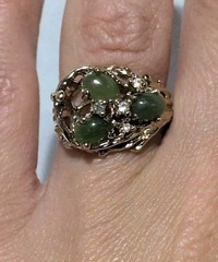 VINTAGE 18K H.G.E SIGNED COCKTAIL SIZE 7 RING W/ JADE / CLEAR GEMSTONES