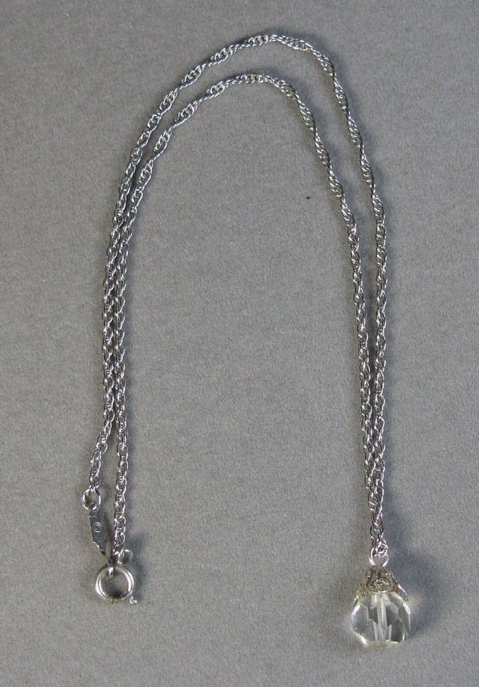 Vintage Fashion 14 1/2″ MONET Chain and Crystal Pendant Necklace 2.0g #C523