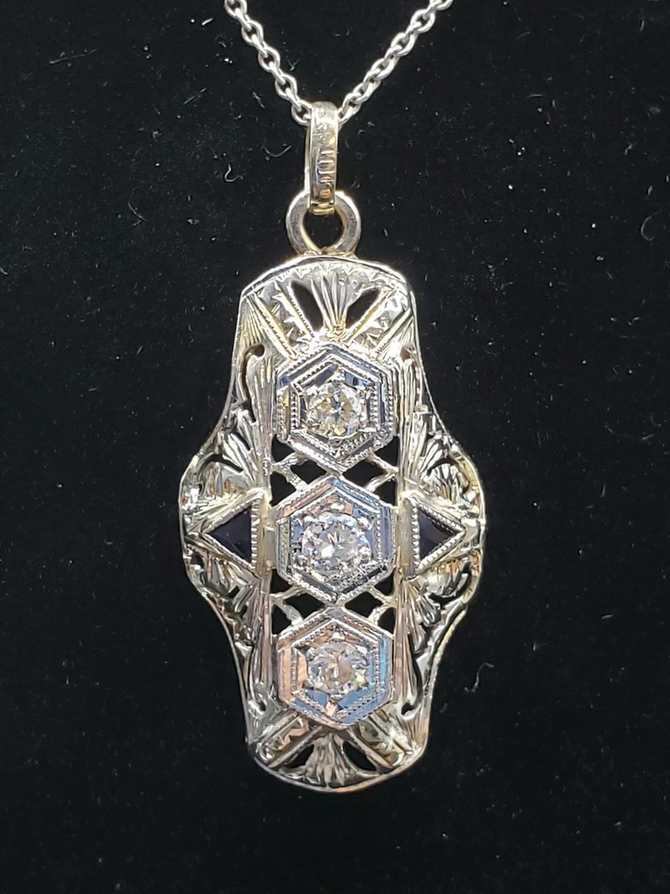 White Gold Pendant And Necklace