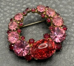 Vintage Dragon’s Breath Red Pink Rhinestone Wreath Brooch Gold Tone Cabochon