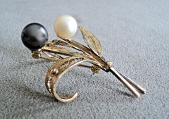 Vintage Gold Vermeil STERLING Silver 2 PEARLS Curved Leaf BROOCH Lacy – Sorrento