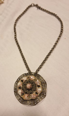 Vintage Confetti Thermoset Pendant Necklace With Beautiful 16″ Chain