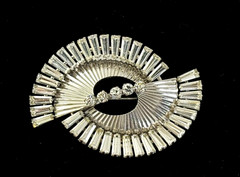 VTG Unmarked BOUCHER Rhodium Plated Clear Rhinestone ATOMIC TWIST Pin Brooch