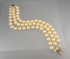 Vintage 3 Strand Faux Pearls 7 3/4″ Long Bracelet 1033