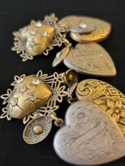 Vtg Art Nouveau Victorian Revival Triple Heart Charm Dandling Clip On Earrings