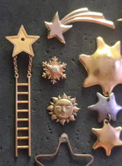 Vintage Celestial Jewelry Lot Stars Moon Sun Brooches Pins Charms Gold Tone 11pc