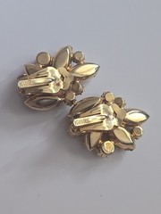 Vtg KRAMER FROSTED AB RHINESTONE FAUX PEARL CLUSTER CLI P EARRINGS