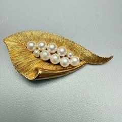Vintage Gold Tone Leaf Imitation Pearl Cluster Brooch and Earrings Set MCM