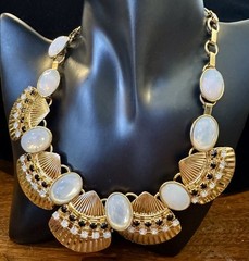 Vintage 80s Gold Tone Nautical Seashells Faux Moonstone Rhinestones Necklace