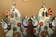 NWOT- RETRO HIPPIE FLOWER POWER LOVE GHOST WOOD HALLOWEEN HOOK PIERCED EARRINGS