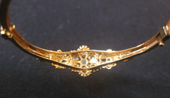 Exceptional Victorian 14 KT solid yellow gold and opal hinged bangle bracelet