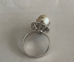 70s Vintage 18K White Gold Floral 8mm pearl Ring – Beautiful and Unique! Sz 4.5