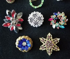 Lot of 12 ~ Vintage to Modern Rhinestone Gold & Silver Tone Pin Brooches