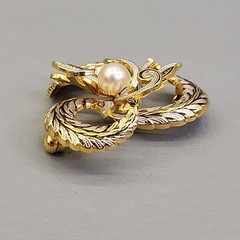 Vintage Damascene Brooch Spiral Imitation Pearl Gold Tone 1.5″