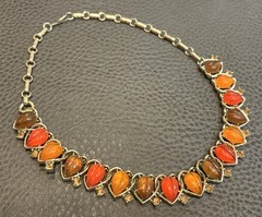 Vintage Lisner 1960s Molded Lucite Leaf Heart Rhinestone Gold Tone Choker 15.5”