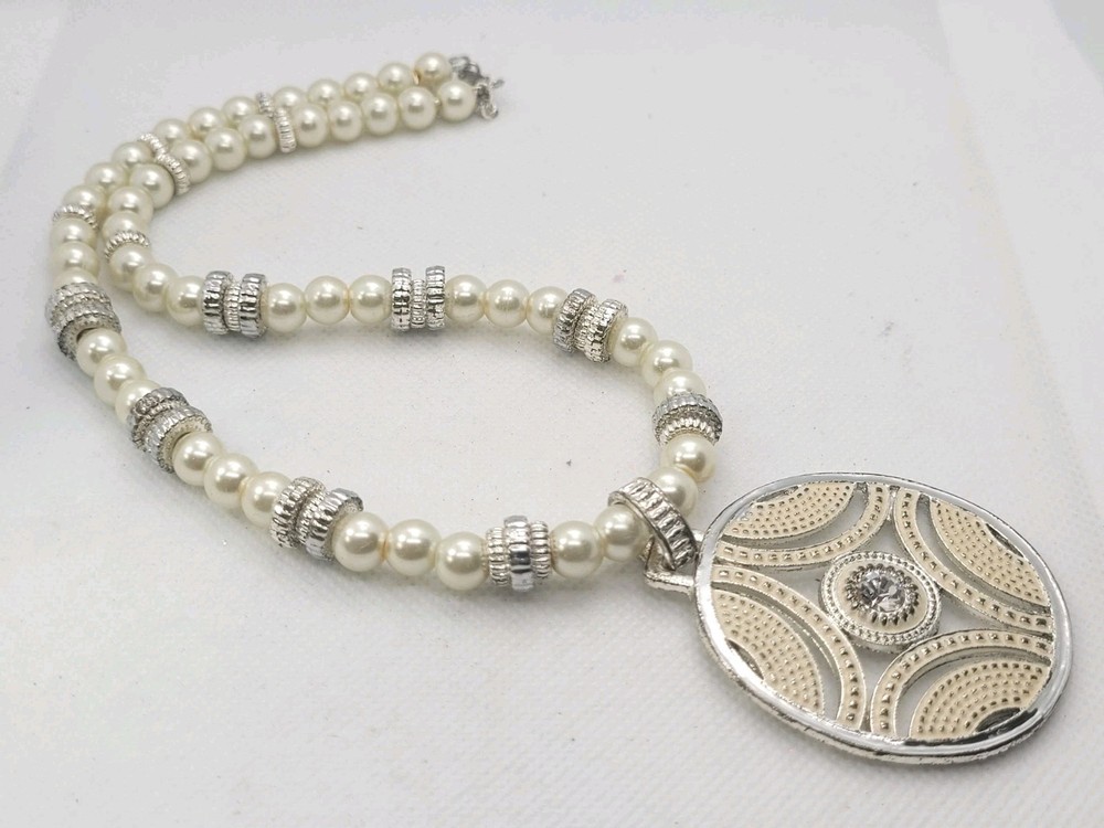 Vintage Pearl Imitation Pedant Statement Necklace 18in.