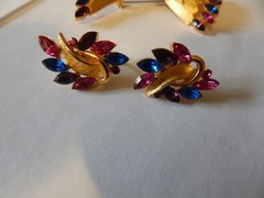 VTG 1960S JJ JONETTE 3 PIECE SET GOLD TONE BLUE RHINESTONES COLORED EARRINGS PIN