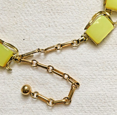 VINTAGE LUCITE – CORO Necklace – YELLOW – Collar length 16′” Gold-tone