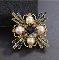 BROOCH- Vintage Style Brooch with Inlaid Rhinestones and Imitation Pearls