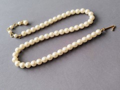 Vintage Faux Pearl Classic Necklace Adjustable Length 17″-19.5″ 8mm Faux pearls
