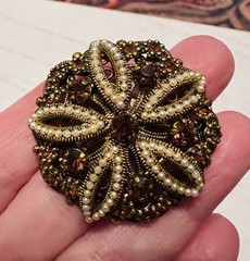 Vintage Victorian Circular Brown Crystal Brooch (61)